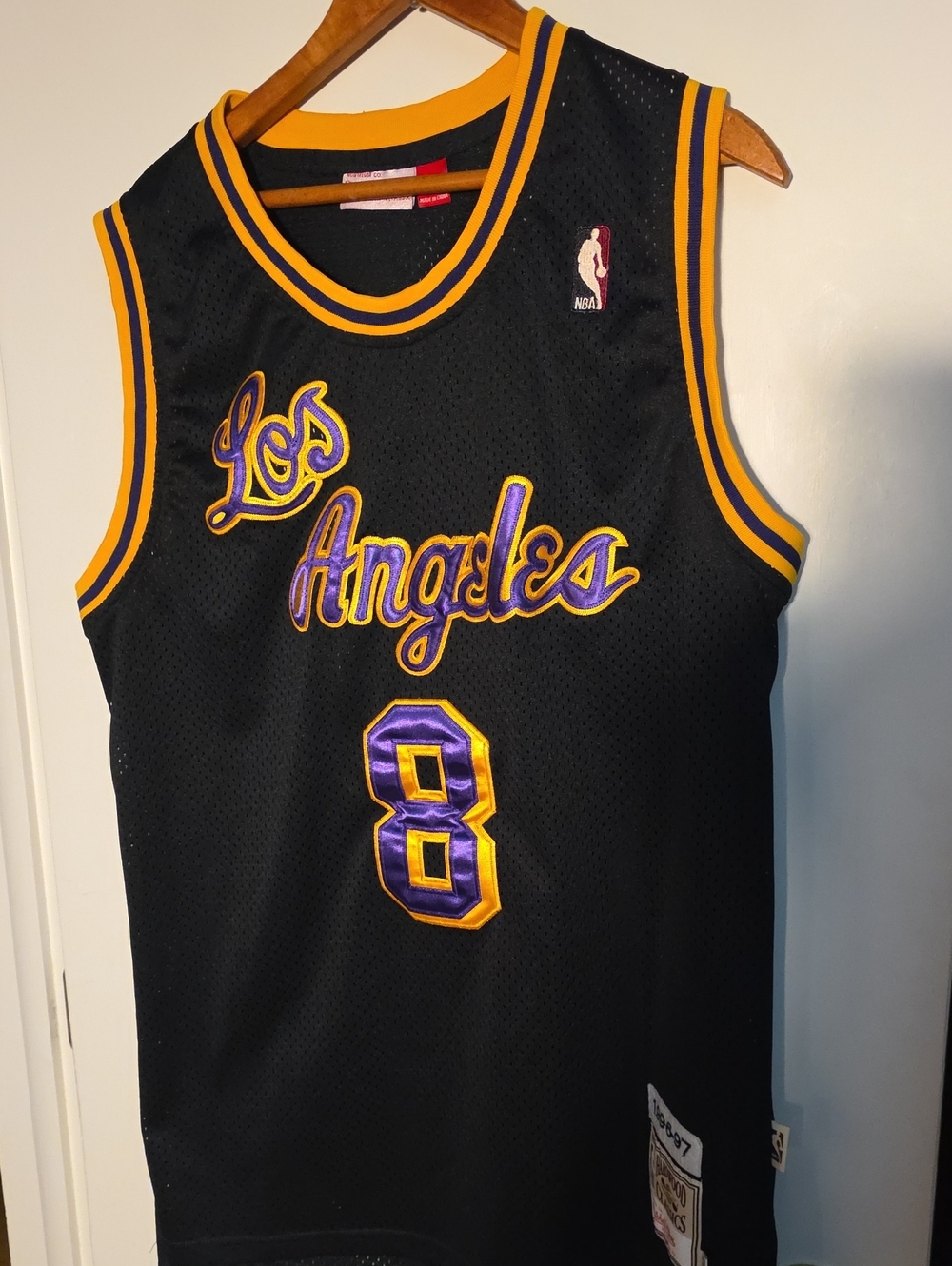 Kobe Bryant Large Mitchell & Ness Hardwood Classics Jersey Perfect Condition